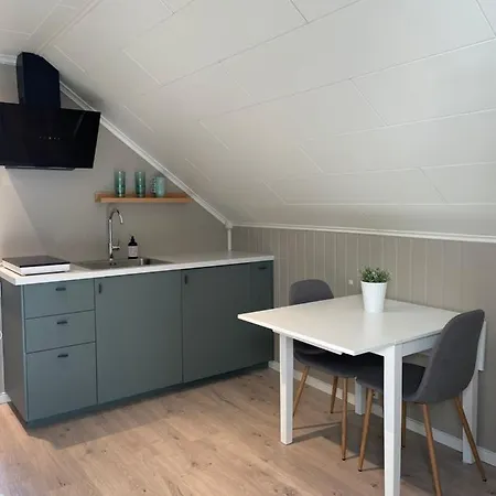 Modern, Small