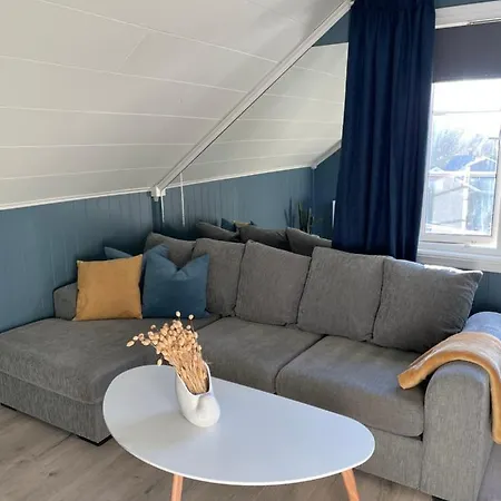 Modern, Small Larvik