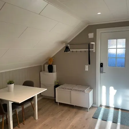 Modern, Small * Larvik