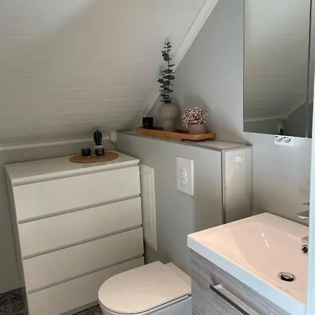 Modern, Small * Larvik