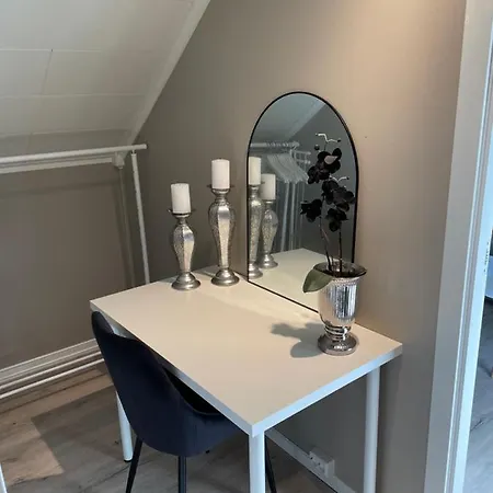 Modern, Small * Larvik