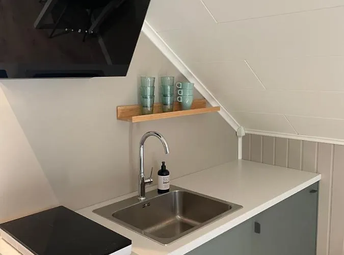 Modern, Small