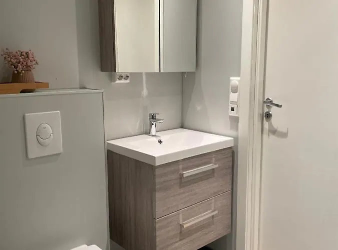 Modern, Small *